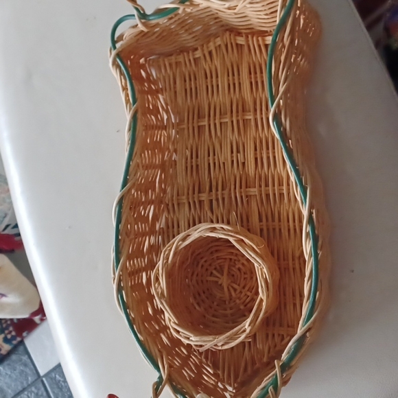 Chip and Dip Wicker Basket w/ ceramic Fish Handles - Picture 4 of 6